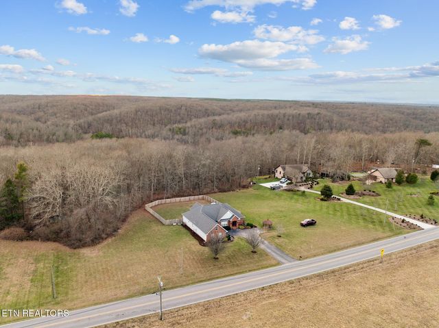 1378 POW Camp Rd, Crossville, TN 38572