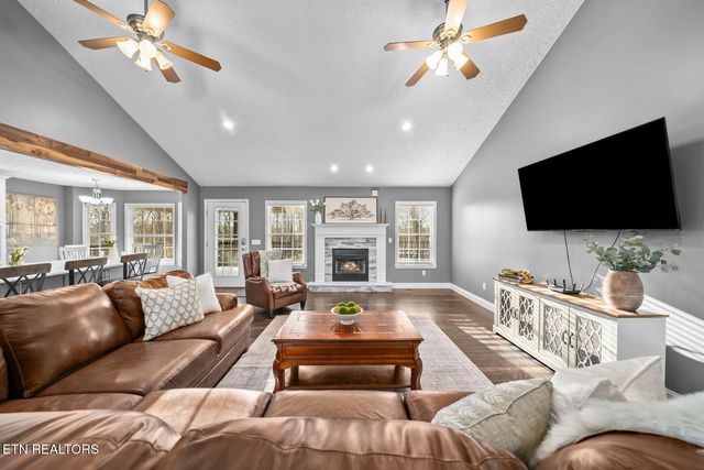 1378 POW Camp Rd, Crossville, TN 38572