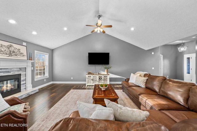 1378 POW Camp Rd, Crossville, TN 38572