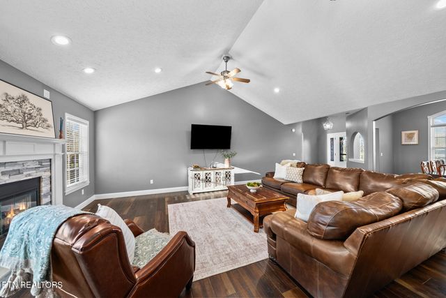 1378 POW Camp Rd, Crossville, TN 38572