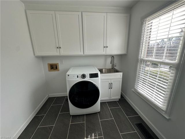 1509 Lakefield Drive, Clemmons, NC 27012