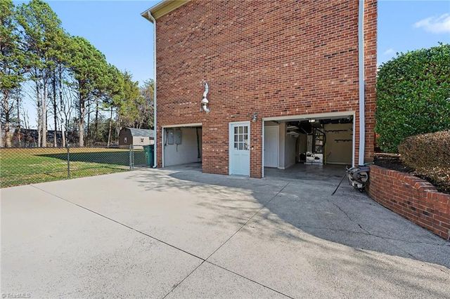 1509 Lakefield Drive, Clemmons, NC 27012