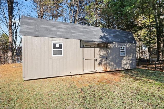 1509 Lakefield Drive, Clemmons, NC 27012