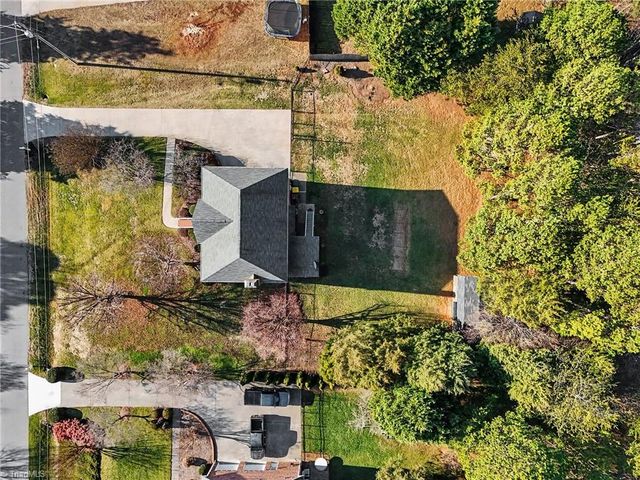 1509 Lakefield Drive, Clemmons, NC 27012