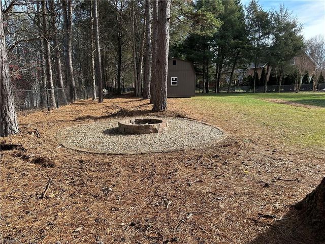 1509 Lakefield Drive, Clemmons, NC 27012