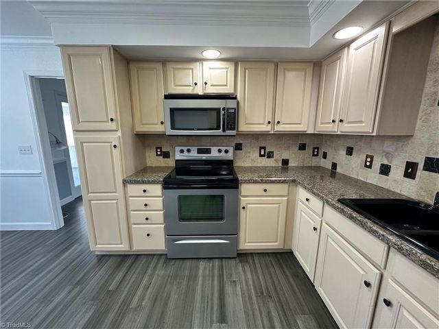 1509 Lakefield Drive, Clemmons, NC 27012