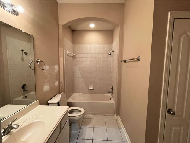 3305 N Knollcrest Lane, Pearland, TX 77584