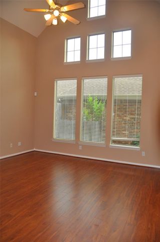 3305 N Knollcrest Lane, Pearland, TX 77584