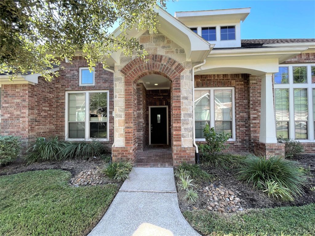 3305 N Knollcrest Lane, Pearland, TX 77584