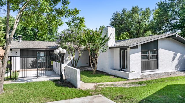 1122 Edwards Court S, Irving, TX 75062