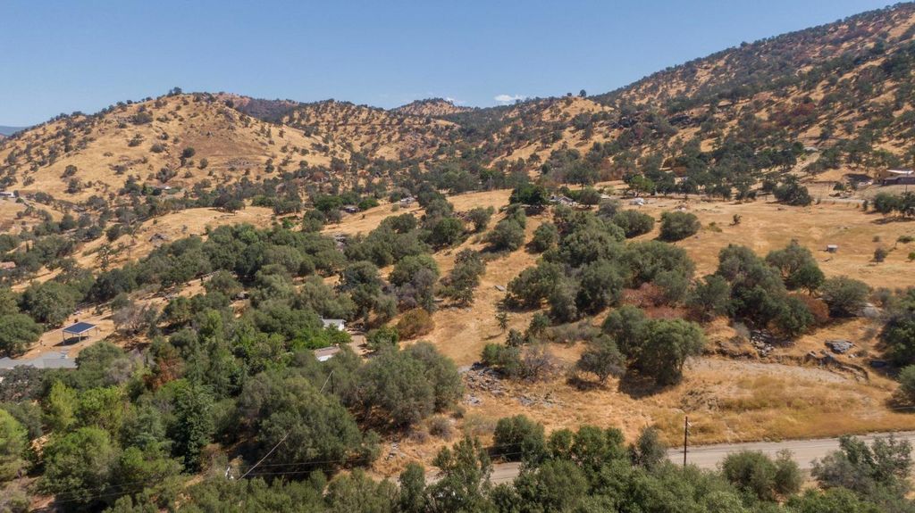 Image 3 of property listing at 0 Squaw Valley Rd, Yokuts Valley, CA 93675