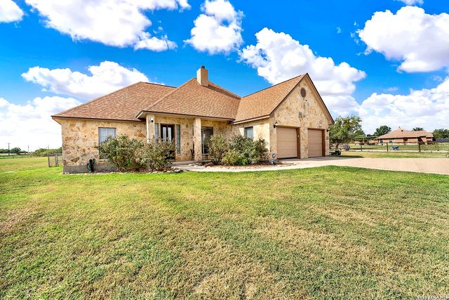 101 Hickory Run, La Vernia, TX 78121
