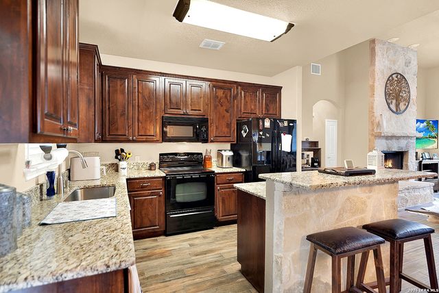 101 Hickory Run, La Vernia, TX 78121