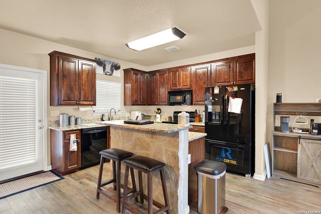 101 Hickory Run, La Vernia, TX 78121