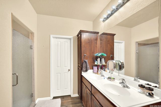 101 Hickory Run, La Vernia, TX 78121