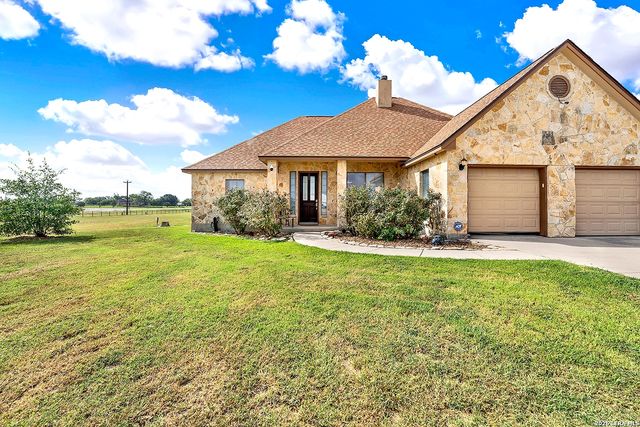101 Hickory Run, La Vernia, TX 78121