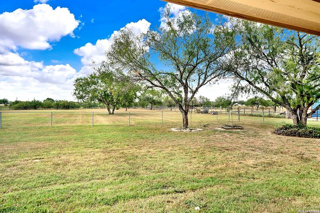 101 Hickory Run, La Vernia, TX 78121