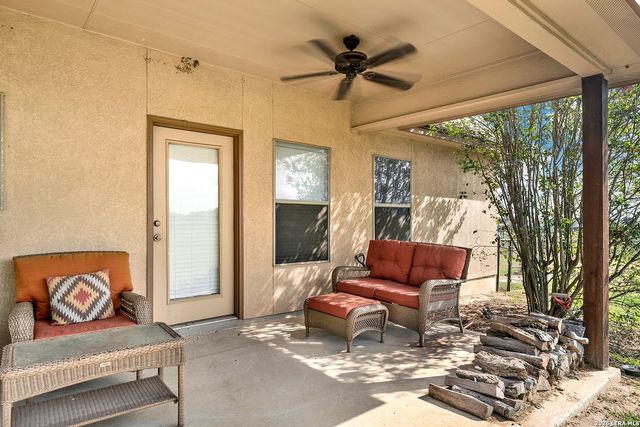 101 Hickory Run, La Vernia, TX 78121