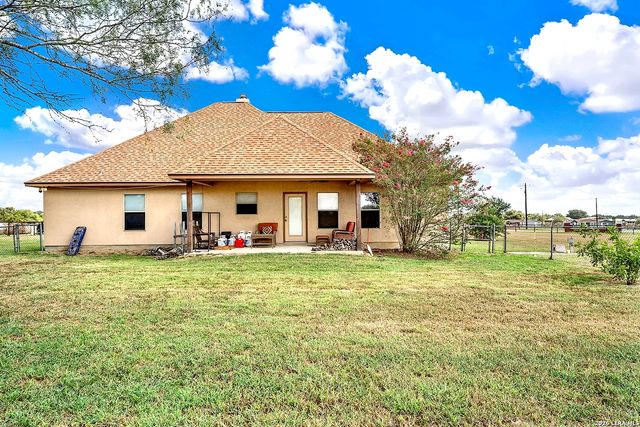 101 Hickory Run, La Vernia, TX 78121