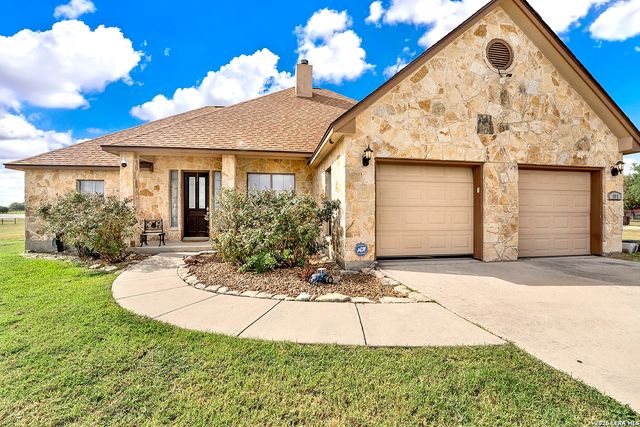 101 Hickory Run, La Vernia, TX 78121