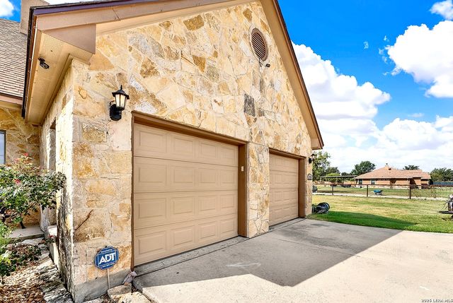 101 Hickory Run, La Vernia, TX 78121