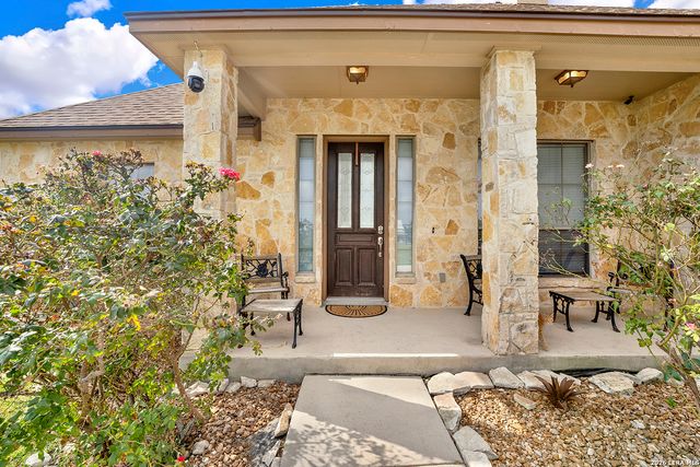 101 Hickory Run, La Vernia, TX 78121