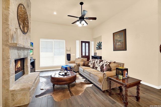 101 Hickory Run, La Vernia, TX 78121