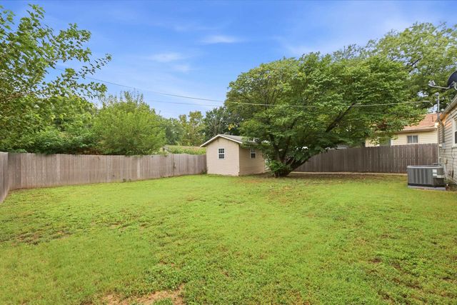 347 W 4th St, Haysville, KS 67060