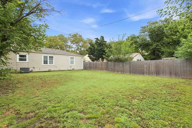 347 W 4th St, Haysville, KS 67060