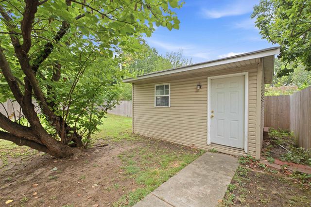 347 W 4th St, Haysville, KS 67060