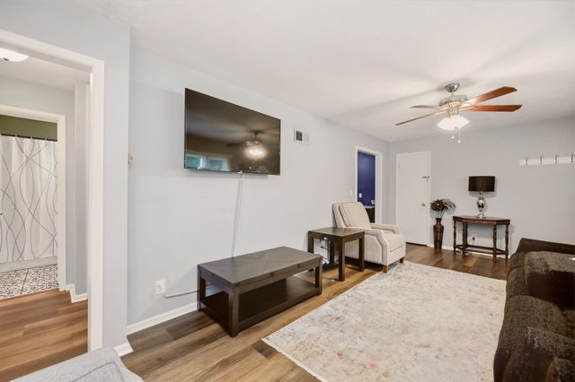 347 W 4th St, Haysville, KS 67060
