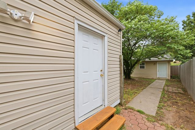 347 W 4th St, Haysville, KS 67060