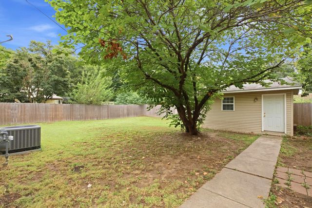 347 W 4th St, Haysville, KS 67060