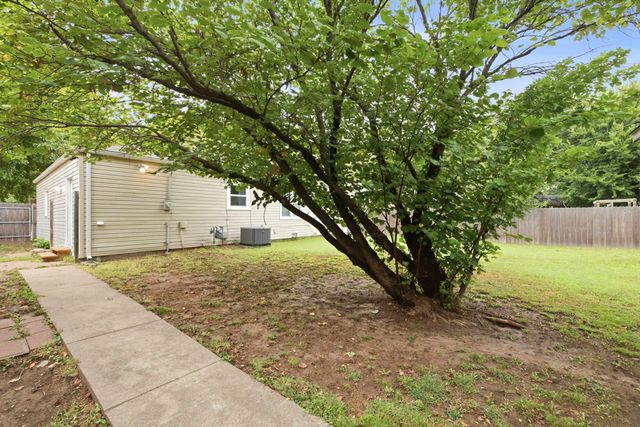 347 W 4th St, Haysville, KS 67060