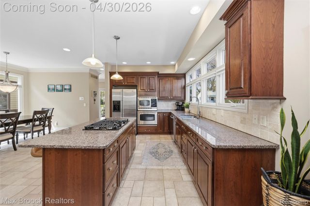 721 S Kenwood Avenue, Royal Oak, MI 48067
