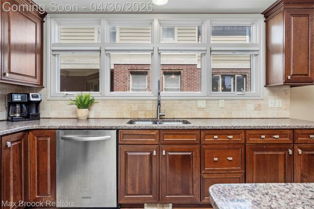 721 S Kenwood Avenue, Royal Oak, MI 48067