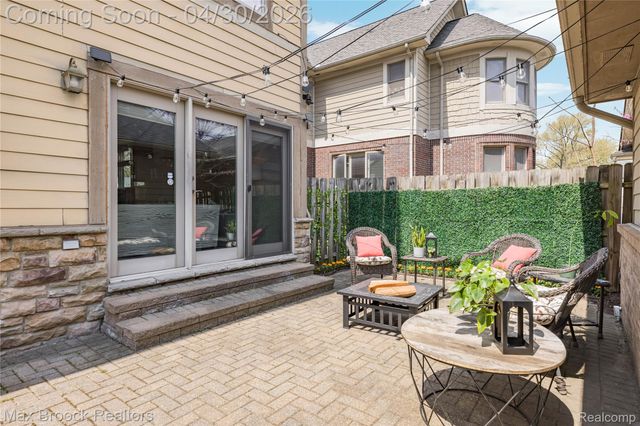 721 S Kenwood Avenue, Royal Oak, MI 48067