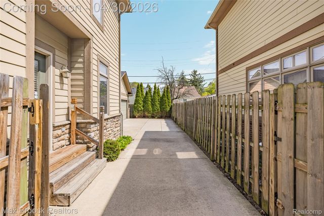 721 S Kenwood Avenue, Royal Oak, MI 48067