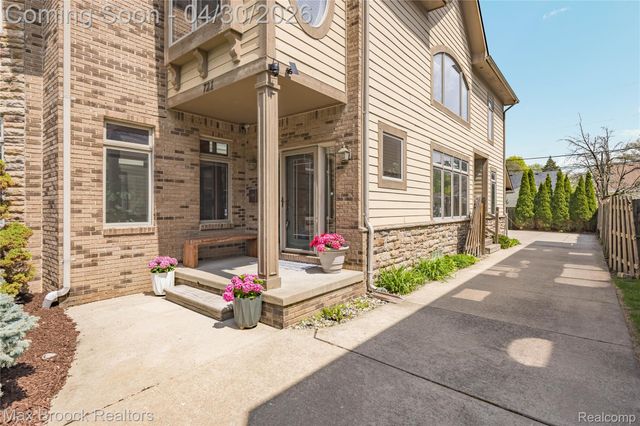 721 S Kenwood Avenue, Royal Oak, MI 48067