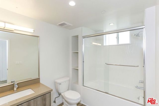 744 Hartford Avenue 205, Los Angeles, CA 90017