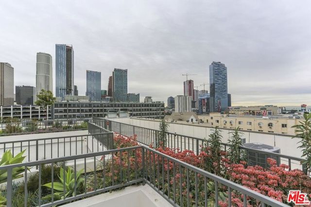 744 Hartford Avenue 205, Los Angeles, CA 90017