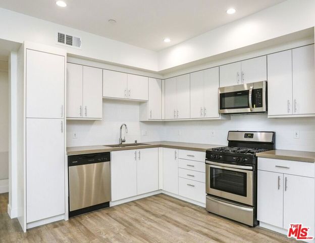 744 Hartford Avenue 205, Los Angeles, CA 90017