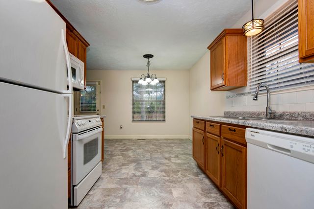 4345 S Roanoke Avenue, Springfield, MO 65810