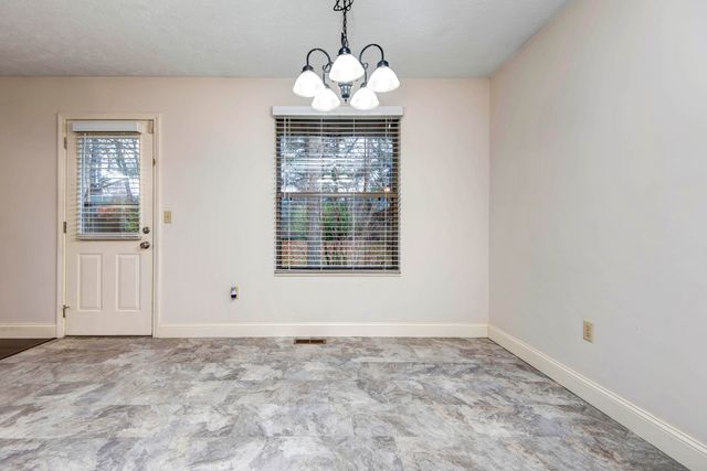 4345 S Roanoke Avenue, Springfield, MO 65810