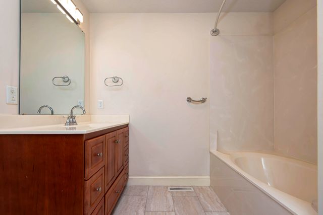 4345 S Roanoke Avenue, Springfield, MO 65810