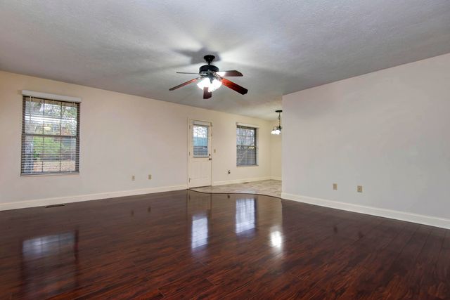 4345 S Roanoke Avenue, Springfield, MO 65810