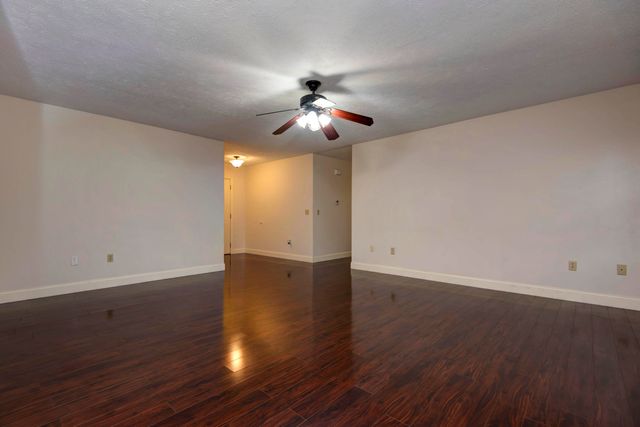 4345 S Roanoke Avenue, Springfield, MO 65810