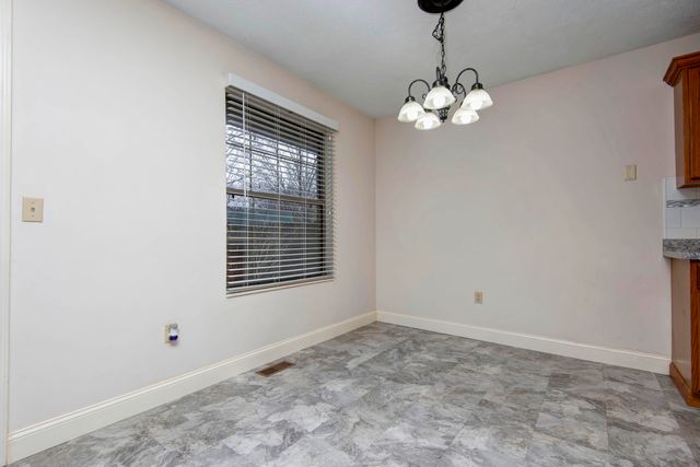 4345 S Roanoke Avenue, Springfield, MO 65810