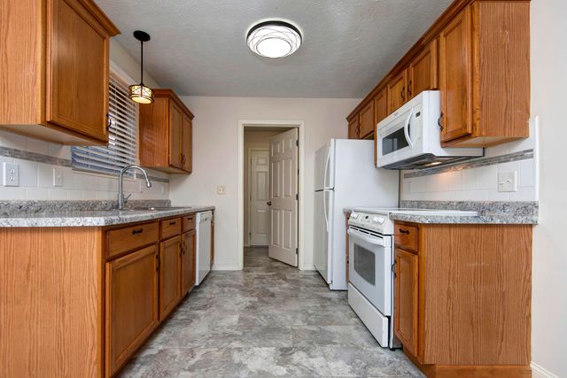 4345 S Roanoke Avenue, Springfield, MO 65810