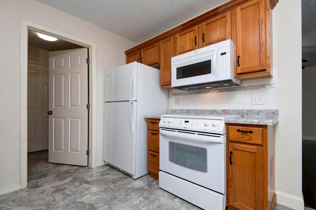 4345 S Roanoke Avenue, Springfield, MO 65810